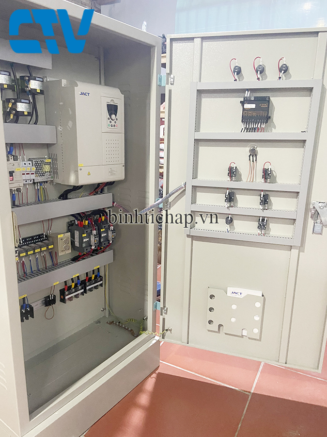 Tủ điện biến tần điều khiển cụm máy bơm tăng áp công nghiệp 37Kw